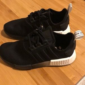 NIB NWT ADIDAS NMD R1 (black)